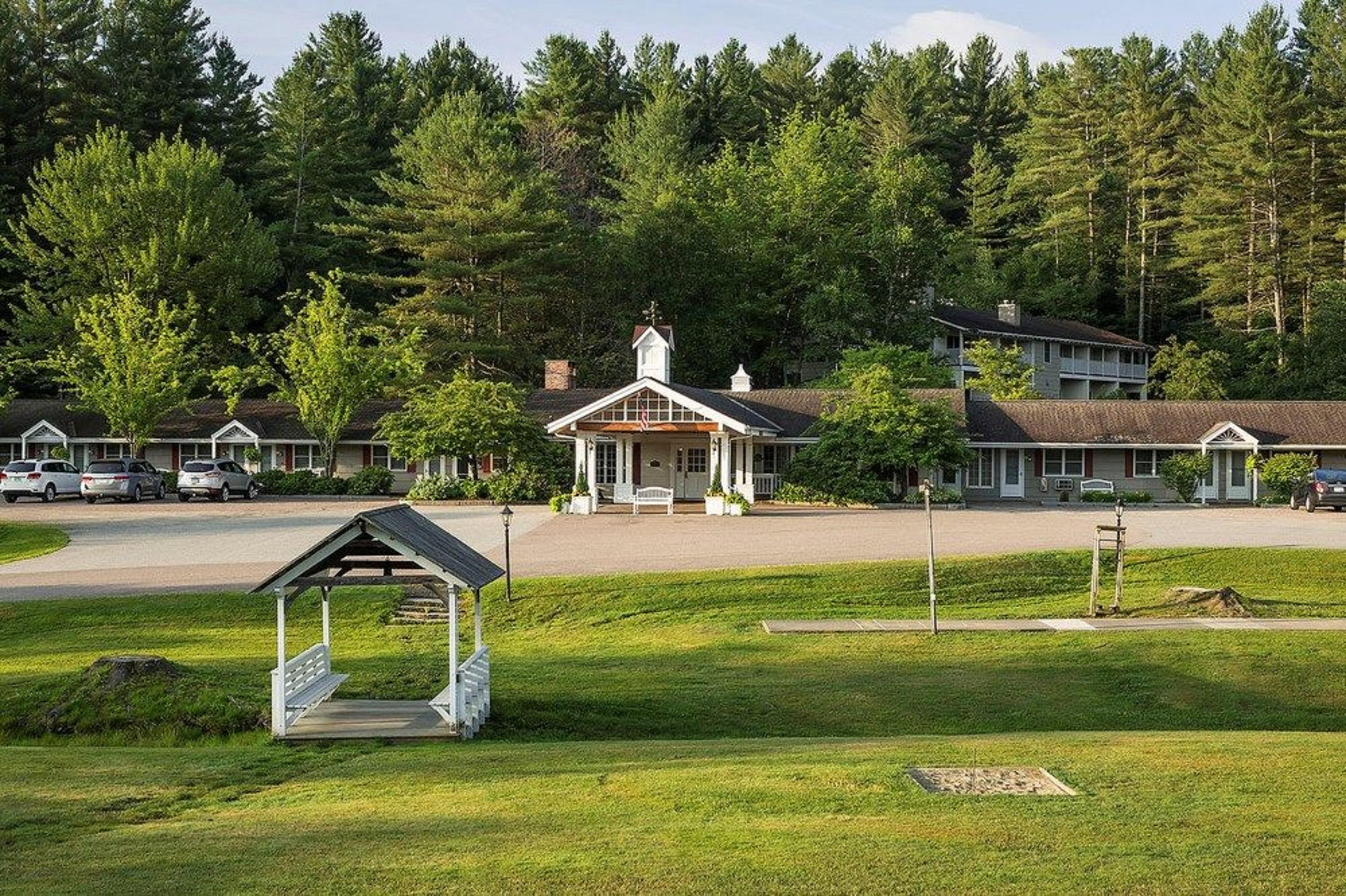 Bluebird Cady Hill Lodge Стоу Екстер'єр фото